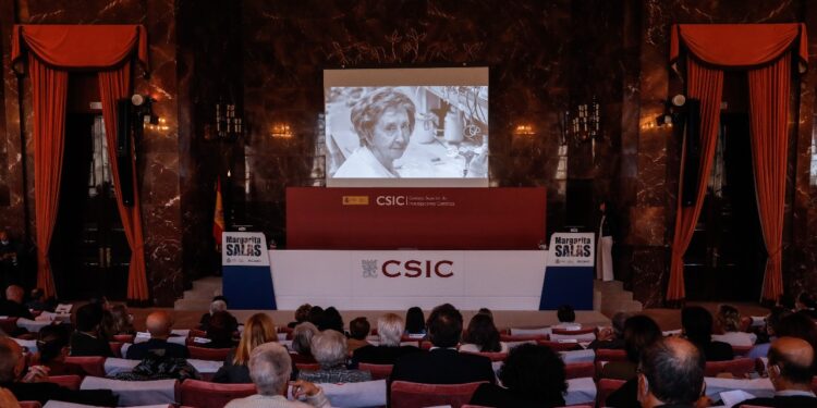 La Comunidad de Madrid concede el I Premio Margarita Salas a los científicos Vallet y San Millán