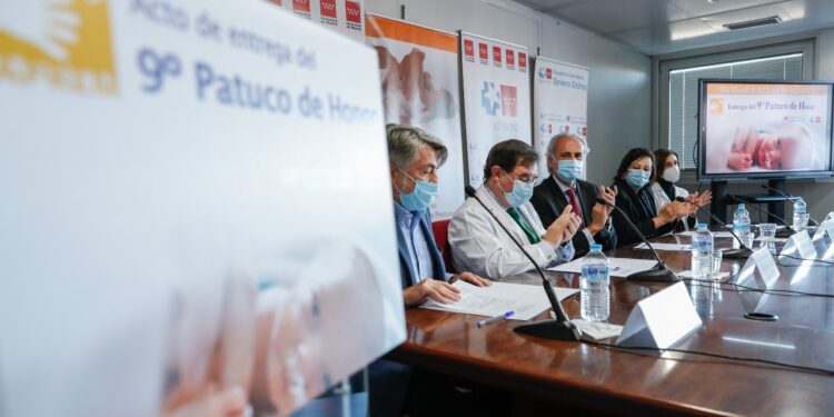 Cinco hospitales públicos de la Comunidad de Madrid, reconocidos con el Patuco de Honor por los cuidados a bebés prematuros