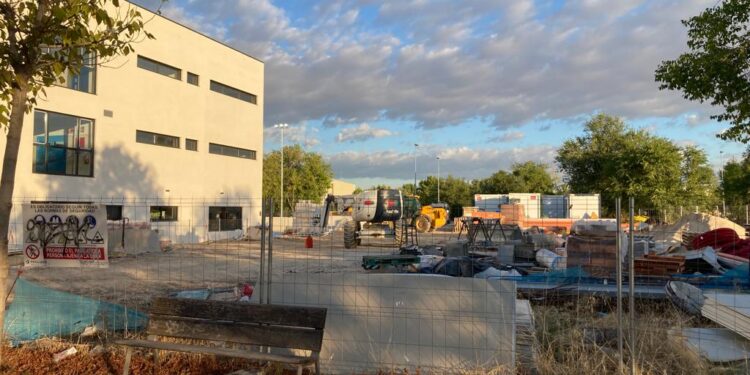 Los presupuestos más altos de la historia de la Comunidad de Madrid no contemplan la finalización de las obras del IES Francisca Pedraza