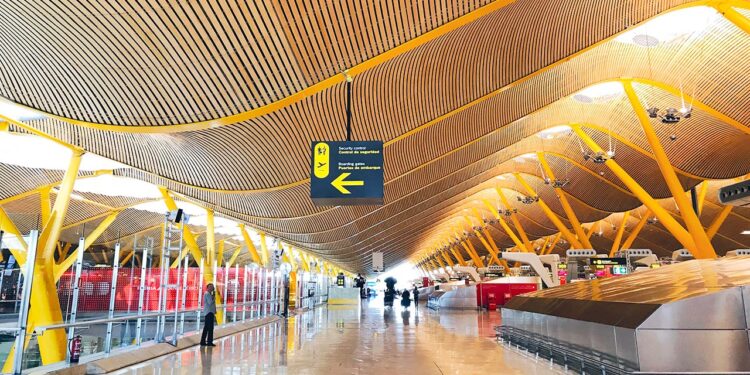 España restringirá los vuelos procedentes de Sudáfrica y Botswana por la nueva variante «Nu»