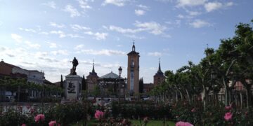 La Junta de Gobierno aprueba el pliego de señalética y mobiliario urbano del Plan de Sostenibilidad Turística de Alcalá