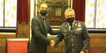 El Ayuntamiento de Alcalá y el Ejército del Aire acuerdan la cesión de un avión C-101 que se ubicará en Ciudad de Aire