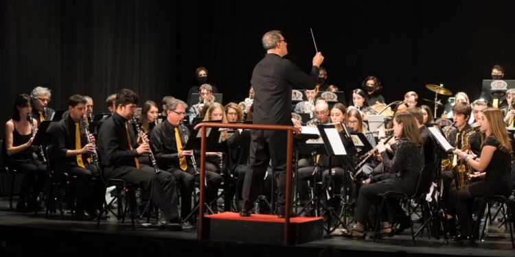 La Banda Sinfónica Complutense ofreció su concierto de Navidad en el Teatro Salón Cervantes