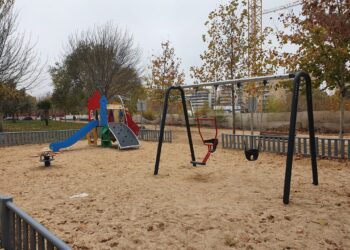 El Ayuntamiento remodela las áreas infantiles de los parques Islas Filipinas y Reyes Magos