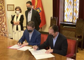 PSOE y Ciudadanos firman un acuerdo de gobierno histórico en Alcalá de Henares