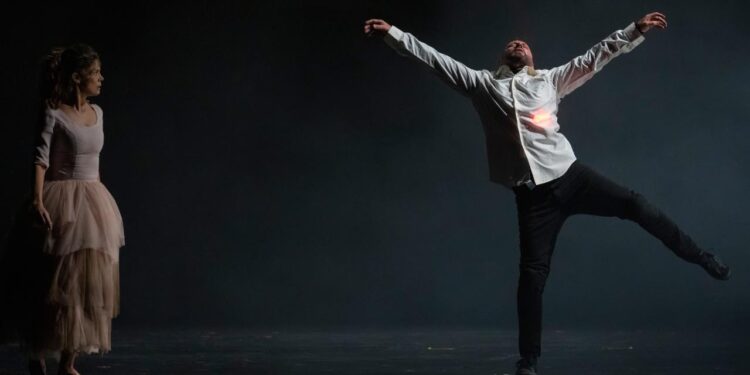 Juana Acosta y Chevi Muraday atraparon a los espectadores alcalaínos con «El Perdón»