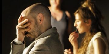 La compañía de teatro «La Ola»presenta «3», una obra inspirada en «A Puerta Cerrada» de Jean Paul Sartre