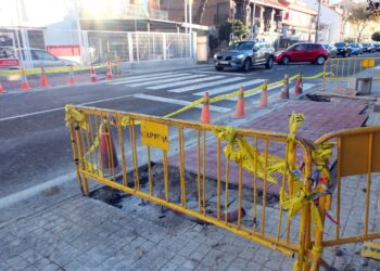 Mejoras de la seguridad vial en Paracuellos con nuevos semáforos en los pasos de peatones