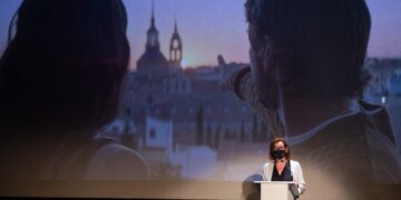 El Teatro Salón Cervantes acogió el prestreno de «Déjate Llevar»