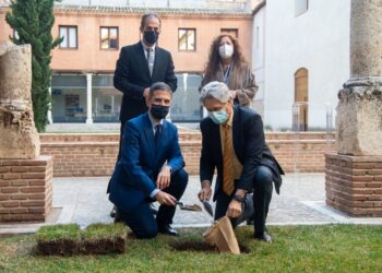 La Universidad de Alcalá y el Ayuntamiento de Alcalá de Henares recogen su legado para la Caja de las Letras del Instituto Cervantes