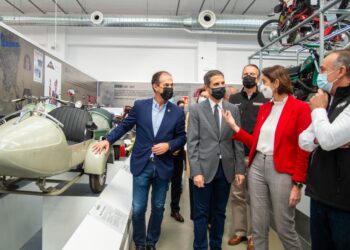 La ministra Reyes Maroto visita la Exposición «Motos Made in Spain» en Alcalá de Henares