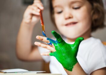 Díaz Ayuso anuncia la extensión de la educación de 0 a 3 años a los colegios públicos