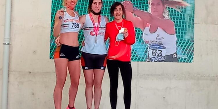Tres cervantinas medallistas en el campeonato de atletismo en pista cubierta