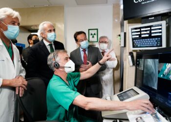 El Hospital Gregorio Marañón incorpora un robot pionero en España para procesos de Cardiología intervencionista
