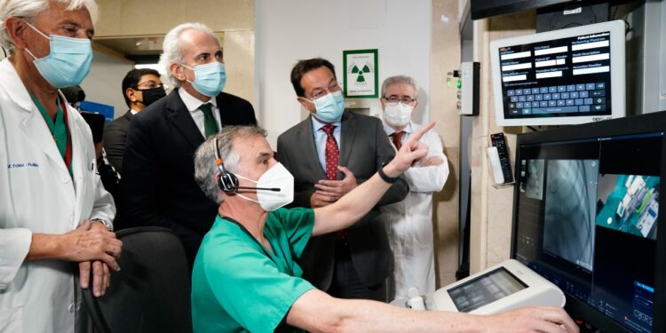 El Hospital Gregorio Marañón incorpora un robot pionero en España para procesos de Cardiología intervencionista