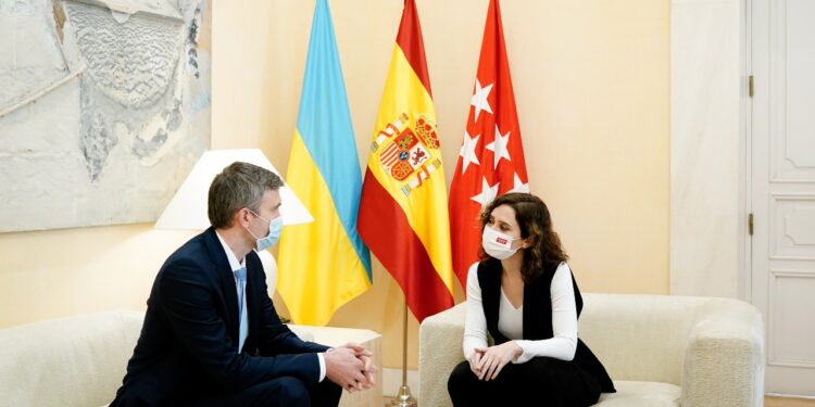 Díaz Ayuso denuncia la invasión “ilegal e irracional” en Ucrania