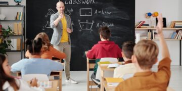 La Comunidad de Madrid refuerza la educación pública con 5.640 nuevas plazas de maestros y profesores