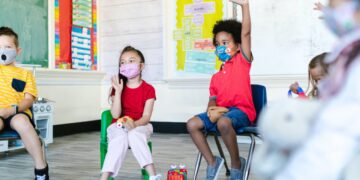 La Comunidad de Madrid llevará a la Comisión de Salud Pública la retirada de la mascarilla en las aulas