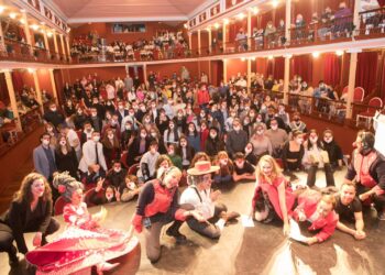 El Teatro Salón Cervantes ha acogido la entrega de premios de la IV edición del certamen de teatro juvenil Otra Forma de Moverte