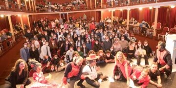 El Teatro Salón Cervantes ha acogido la entrega de premios de la IV edición del certamen de teatro juvenil Otra Forma de Moverte
