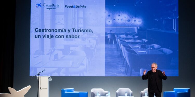 El chef Ferrán Adriá participa en un encuentro interactivo en Alcalá de Henares