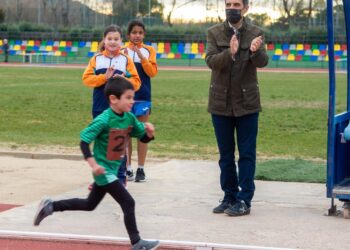 La pista de atletismo Antonio Fernández acogió la jornada inaugural de atletismo infantil en pista