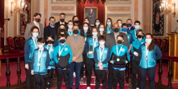 El Salón de Plenos recibe a deportistas y clubes alcalaínos en reconocimiento a sus méritos deportivos