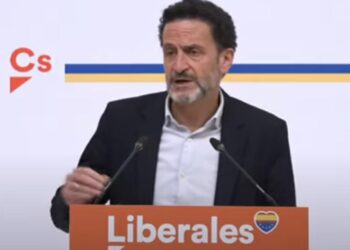 Edmundo Bal pide al gobierno que «deje de pisar la moqueta del Palacio de la Moncloa» para pisar la calle