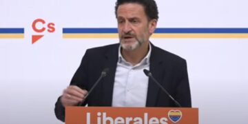 Edmundo Bal pide al gobierno que «deje de pisar la moqueta del Palacio de la Moncloa» para pisar la calle