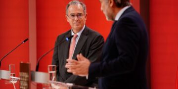 La Comunidad de Madrid incrementará las aulas de enlace para que los alumnos ucranianos aprendan español en centros educativos