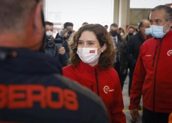 Díaz Ayuso anuncia el envío a la frontera de Polonia de un convoy del ERICAM con equipamientos profesionales para ayudar a los bomberos ucranianos