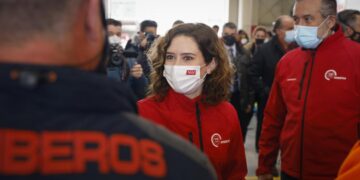 Díaz Ayuso anuncia el envío a la frontera de Polonia de un convoy del ERICAM con equipamientos profesionales para ayudar a los bomberos ucranianos