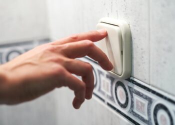 El precio de la luz alcanzará el martes su máximo histórico con 544,98 euros/MWh