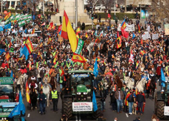Histórica manifestación de agricultores y ganaderos en Madrid para exigir dignidad: «El mundo rural despierta»