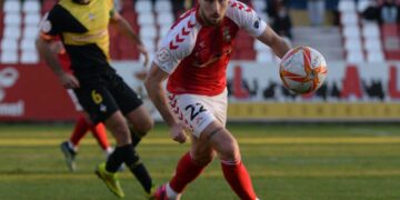 Jarro de gua fría para la RSD Alcalá que no pasa del empate ante el Galapagar (0-0)