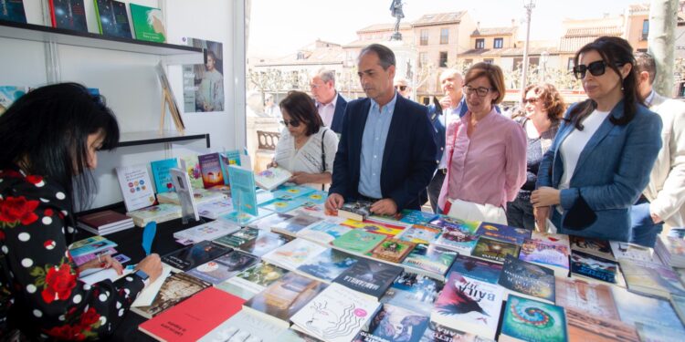 Abre al público la Feria del Libro de Alcalá, que este año contará con la presencia de grandes nombres de la literatura española