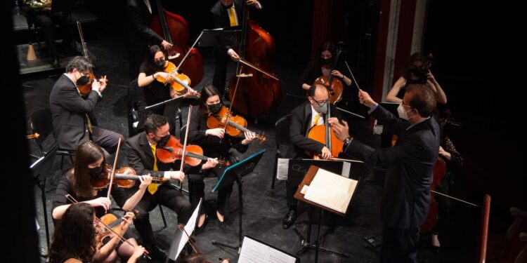 La Orquesta Ciudad de Alcalá interpretó ayer la Tercera Sinfonía de Brahms en un Teatro Salón Cervantes