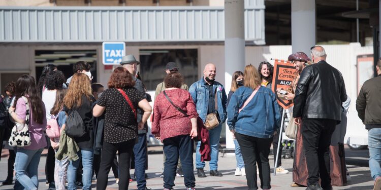 Llegan a Alcalá de Henares los primeros viajeros del Tren de Cervantes
