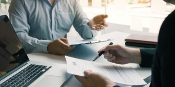 El desempleo en la Comunidad de Madrid se reduce un 23% el último año, la mejor cifra de la serie histórica en un mes de marzo