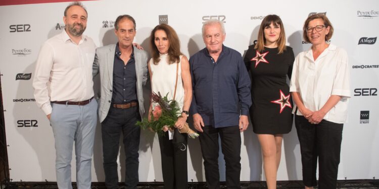 Rozalén, Víctor Manuel y Ana Belén cerraron el Congreso del Bienestar y la Palabra en Alcalá de Henares