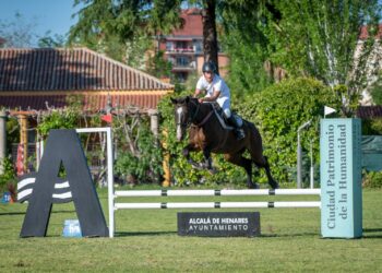 Un centenar de caballos han hecho las delicias del público en el  Concurso Hípico Nacional 3* de Alcalá de Henares