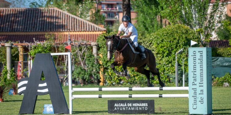 Un centenar de caballos han hecho las delicias del público en el Concurso Hípico Nacional 3* de Alcalá de Henares