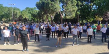 Centenares de mayores disfrutaron de una Máster Class de baile en el Parque O’Donnell