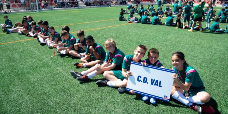 El Wanda de Alcalá de Henares acogió una verdadera fiesta del deporte infantil con la entrega de medallas a equipos de la ciudad