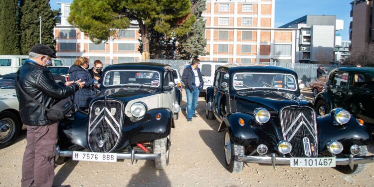 Alcalá de Henares acoge este fin de semana una gran exposición de coches de época