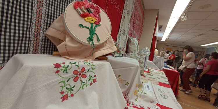 Los Centros de Mayores Municipales exponen los trabajos realizados por los alumnos de los talleres