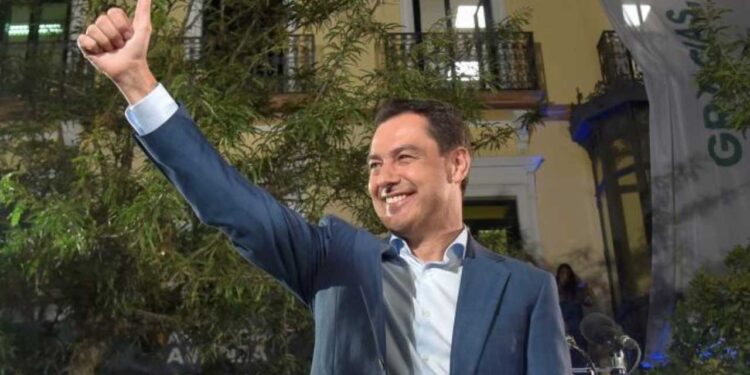 El PP alcanza la mayoría absoluta en Andalucía mientras el PSOE logra el peor resultado de su historia