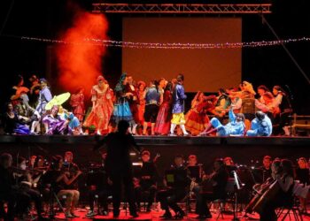 La Orquesta Ciudad de Alcalá y la Agrupación Coral de Coslada ofrecieron ayer una Antología de la Zarzuela que congregó a numeroso público