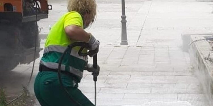 El Ayuntamiento de Alcalá impulsa un acuerdo entre los trabajadores y Valoriza para la implantación de nuevas medidas ante las olas de calor