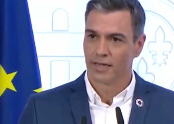 Pedro Sánchez pide que no use corbata como medida al ahorro energético
